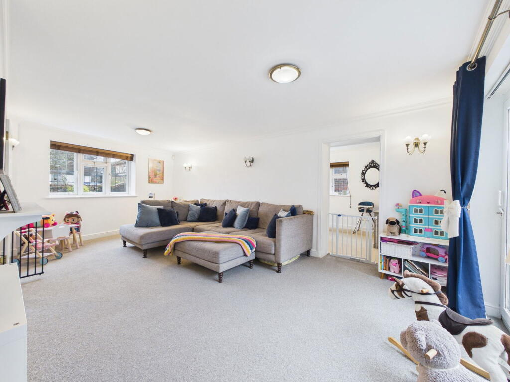 House in Worthing, West Sussex - More