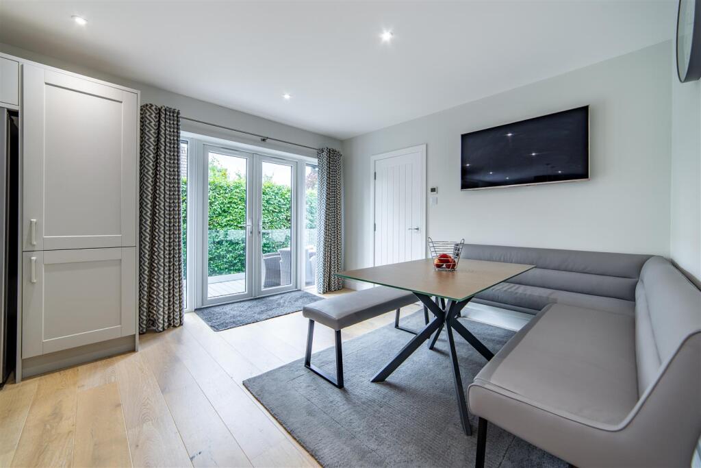 27 Errington Road photo 2