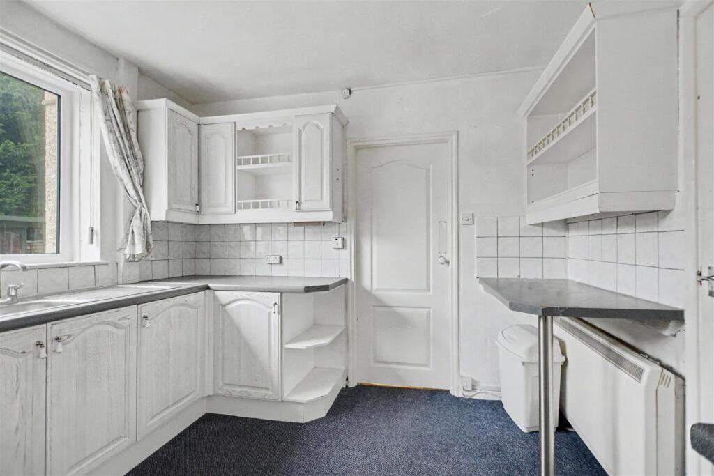 House in Nottingham, Bilborough - More
