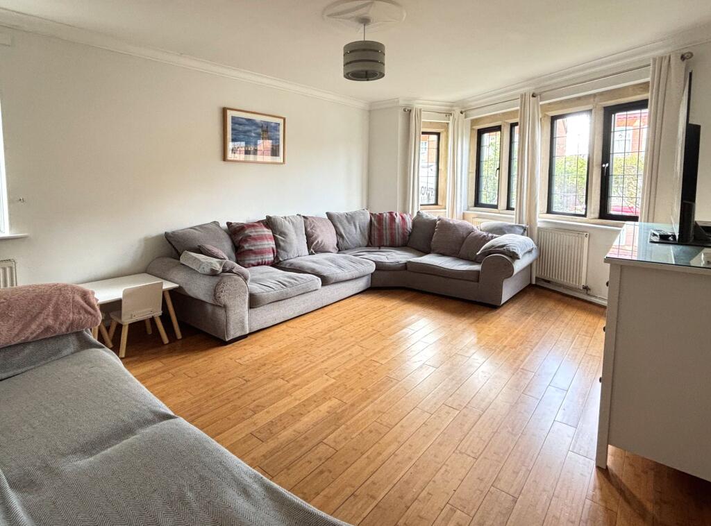 House in Gloucester, Kingsholm - More