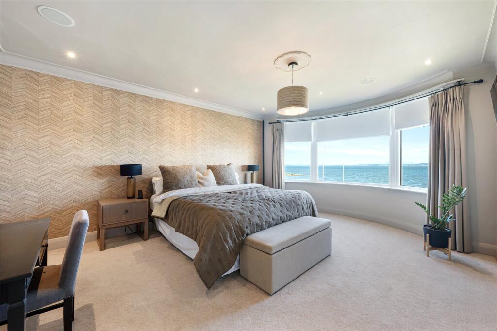 House in Morecambe, Great Wood - More