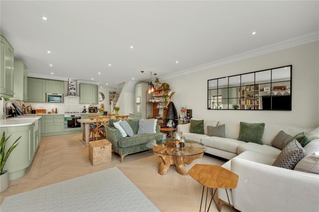 Apartment in Weybridge - View 2
