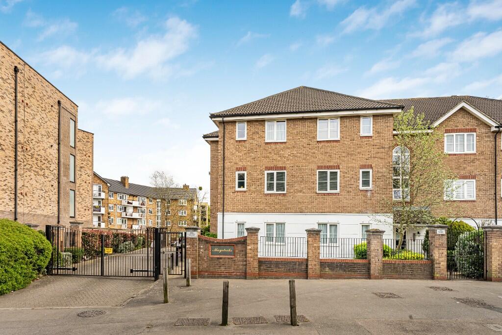 Main image of property: Chigwell Road, London, E18