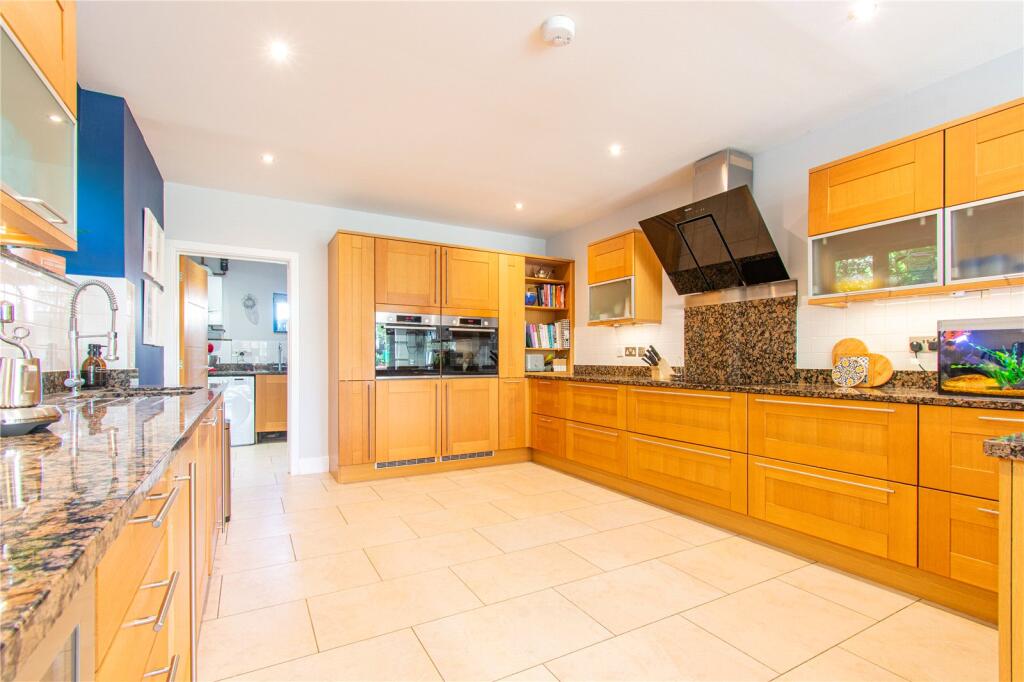 Oxford Road, Donnington, Newbury, Berkshire, RG14 photo 4