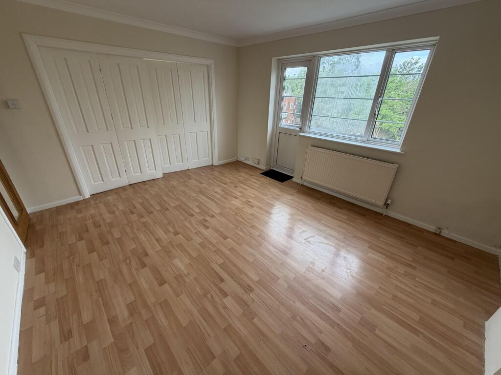 25 Garden Close, Ruislip, Greater London, HA4 photo 3