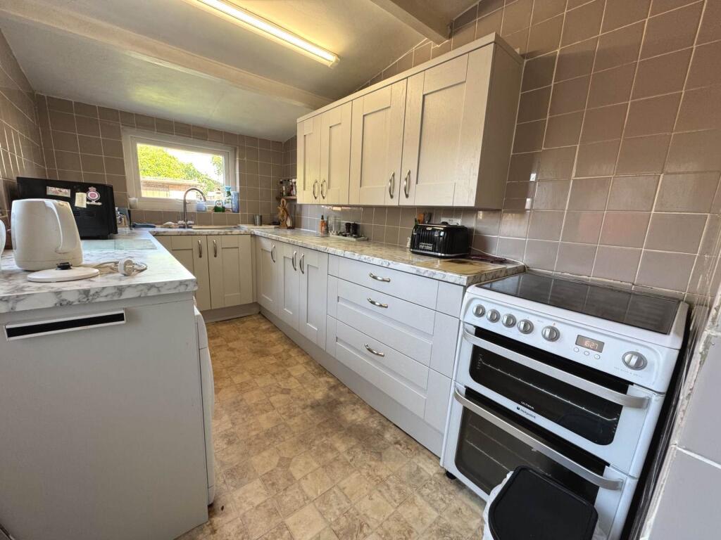 Stamford Avenue, Blackpool, FY4 2BJ photo 4
