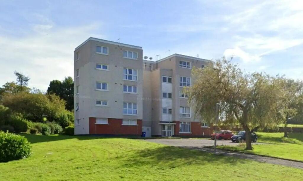 3-bed flat on  4E, MacEwan Place, Kilmarnock, KA37ER, £30,000