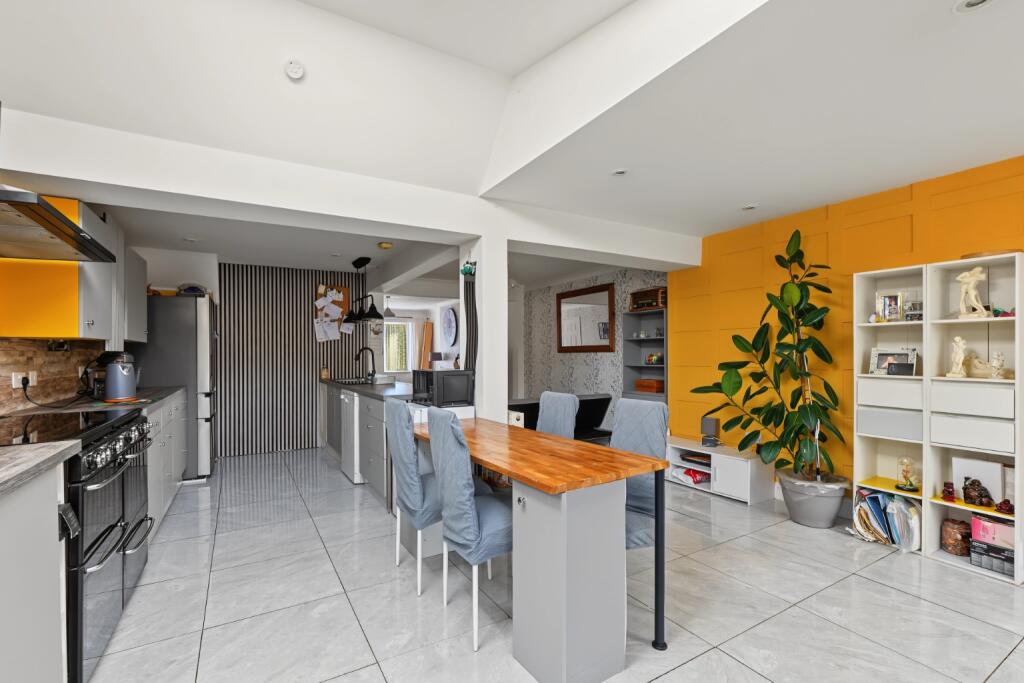 House in Gillingham, Medway - View 4