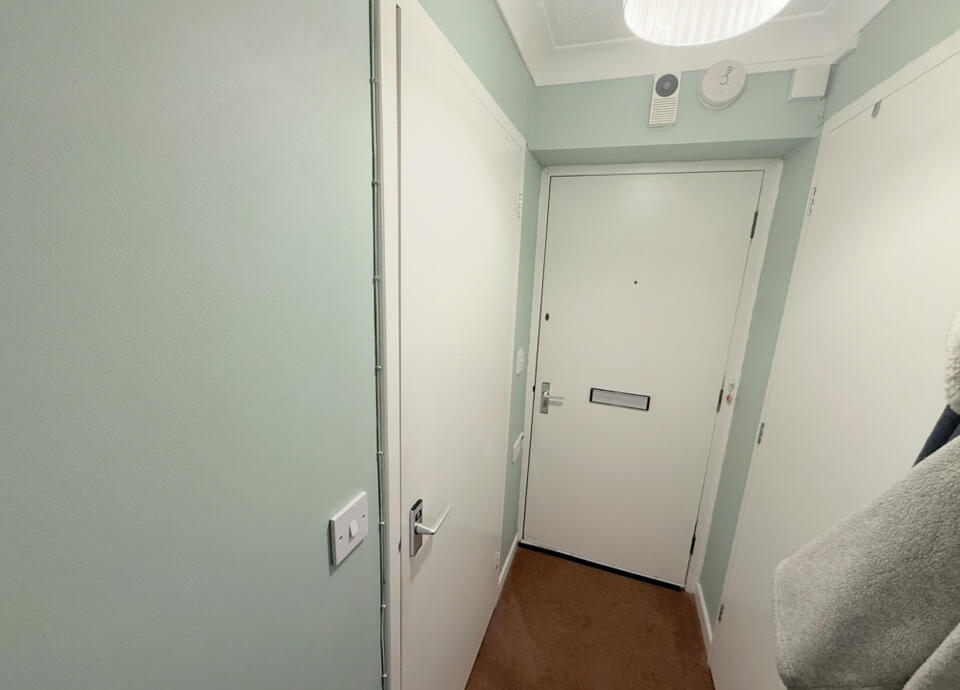 Apartment in Eastbourne, East Sussex - View 2