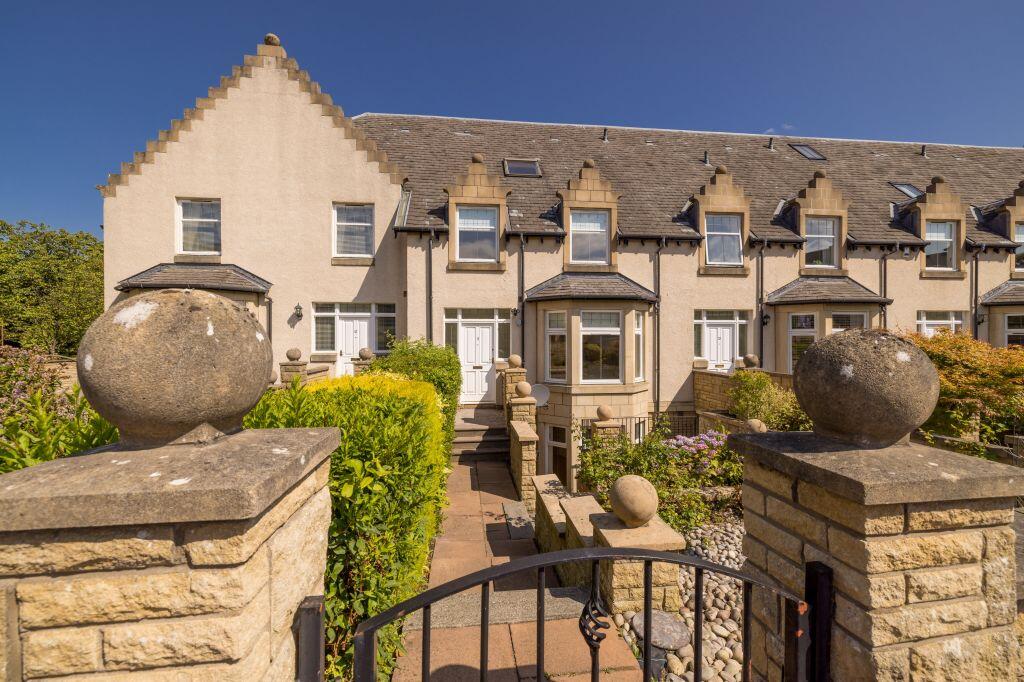 Main image of property: 11 Easter Steil, Greenbank, EH10 5XE