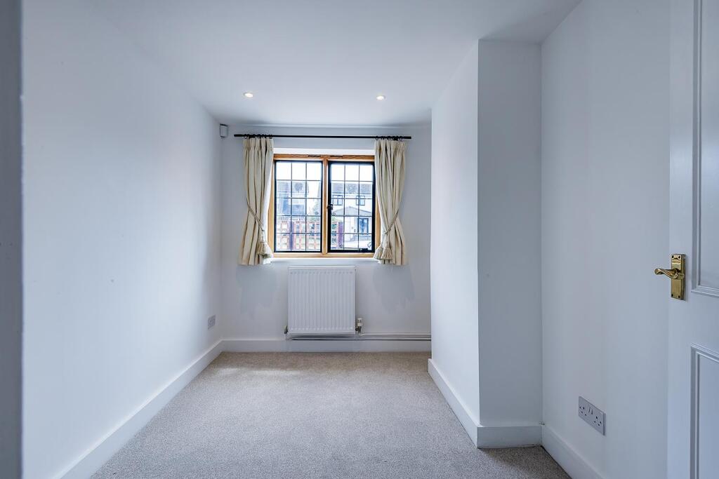 House in Hockley Heath - View 5
