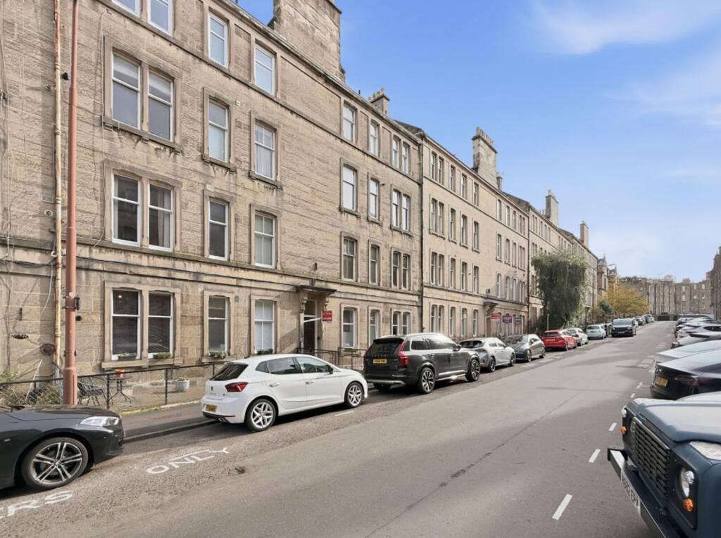 1-bed flat on 13 (3F1) Dean Park Street, Stockbridge, Edinburgh, EH4, £240,000