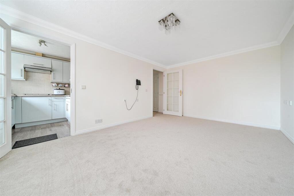 Passfield Lodge, Lightwater photo 4