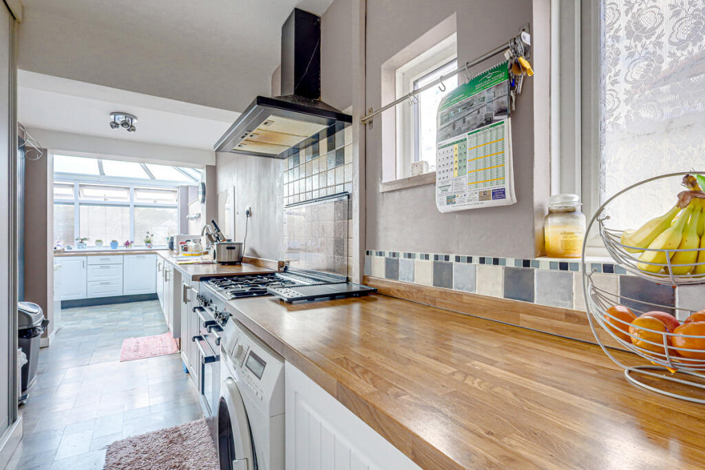 House in Southend-on-Sea - More