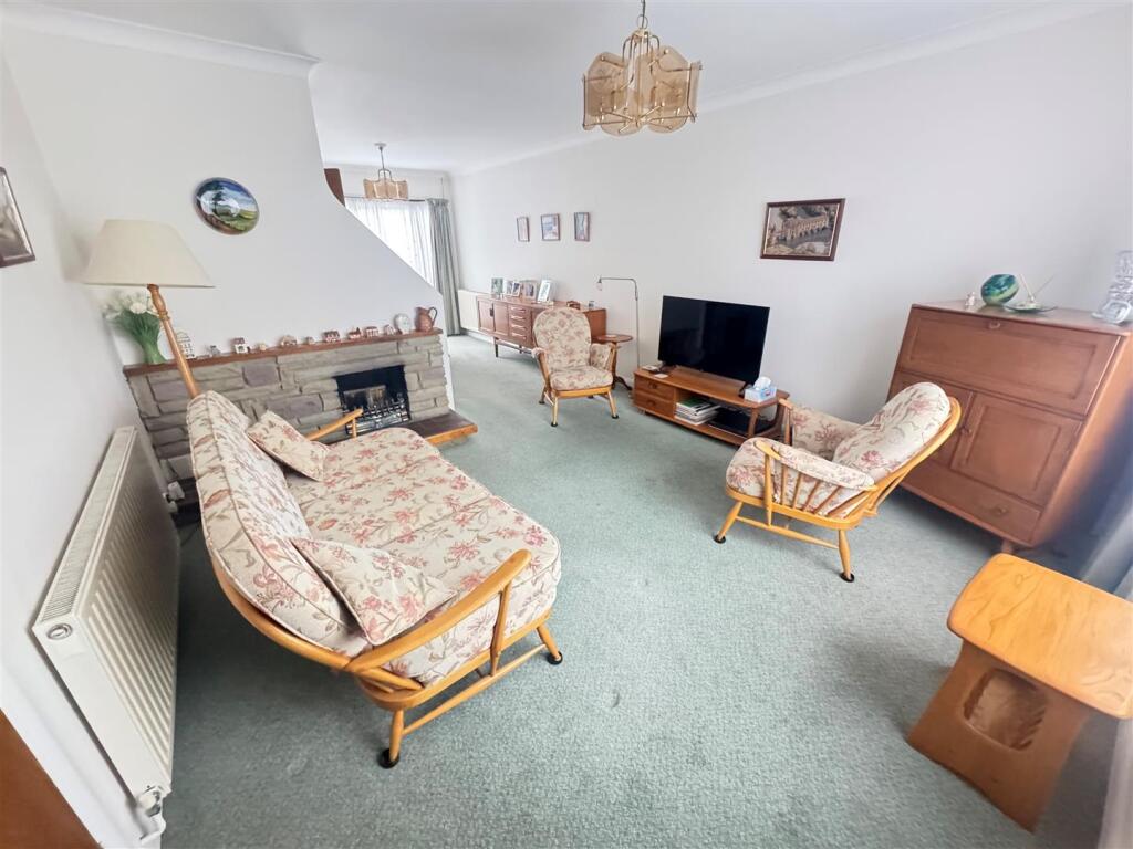Caversham Park Avenue, Rayleigh photo 3