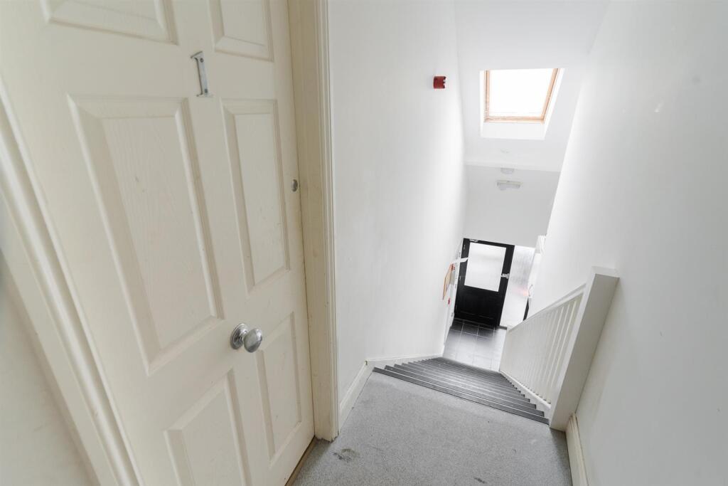 Apartment in Cardiff, Adamsdown - View 4