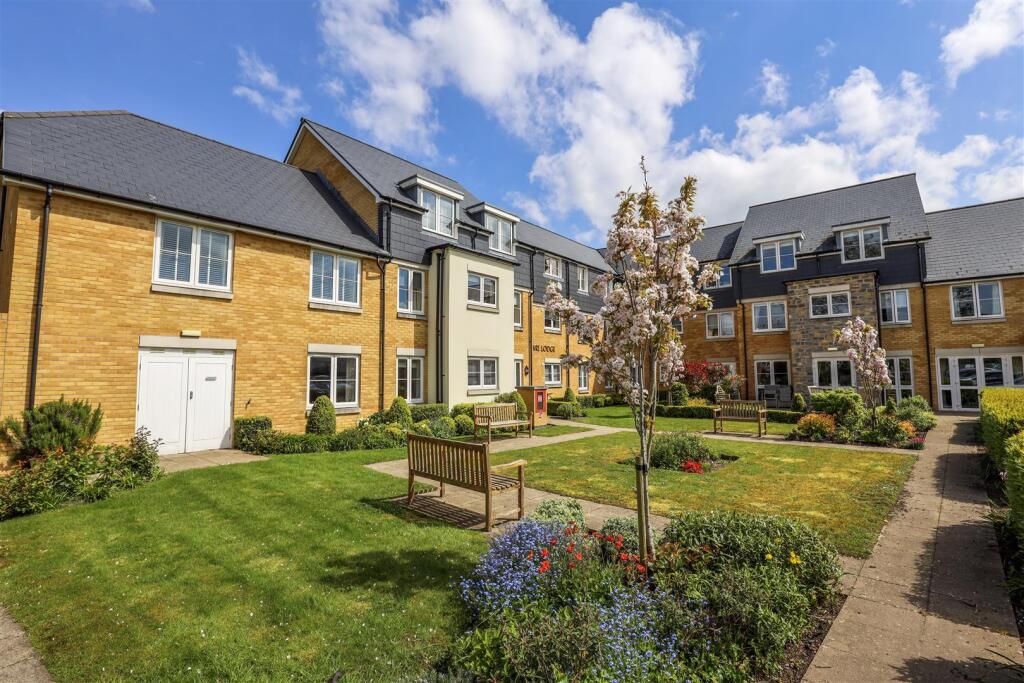 Main image of property: 31 De Clare Lodge, Westgate, Cowbridge, Vale Of Glamorgan, CF71 7FR