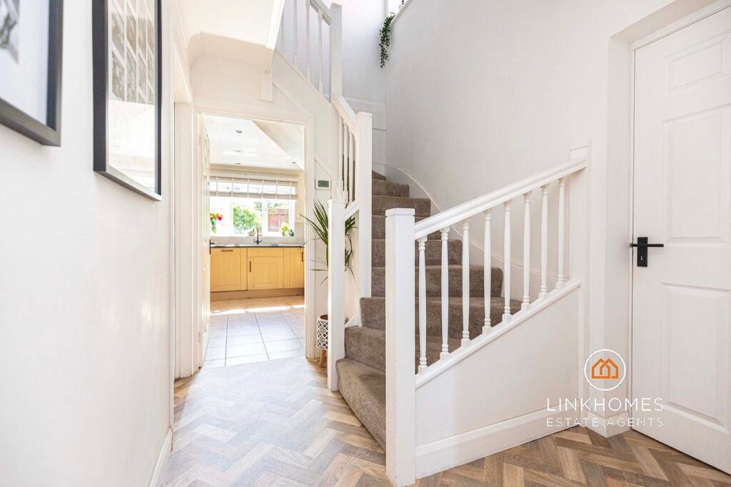 Clayford Close, Poole, BH17 photo 5