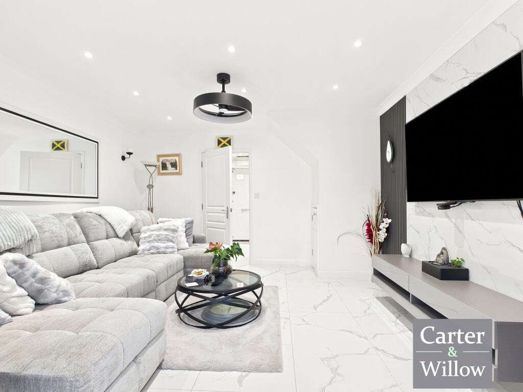House in Romford - More