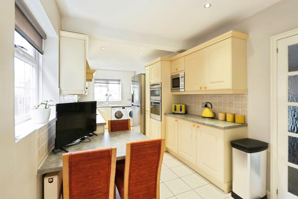 House in Chichester, Selsey - More