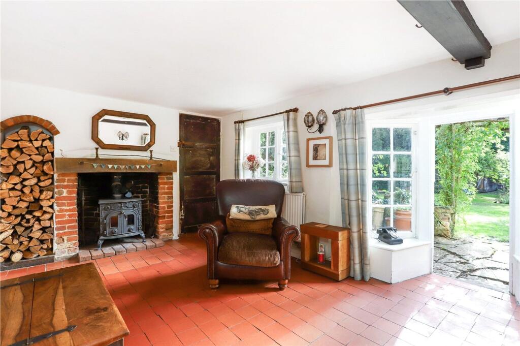 Aveley Close, Farnham, GU9 - View 2