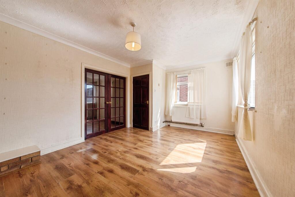 House in South Kesteven, The Croft, Bourne - More