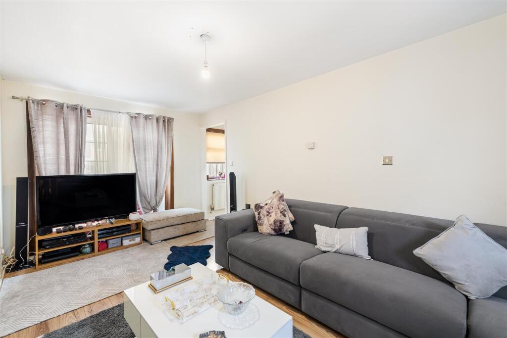 House in Crawley, Ifield West - More