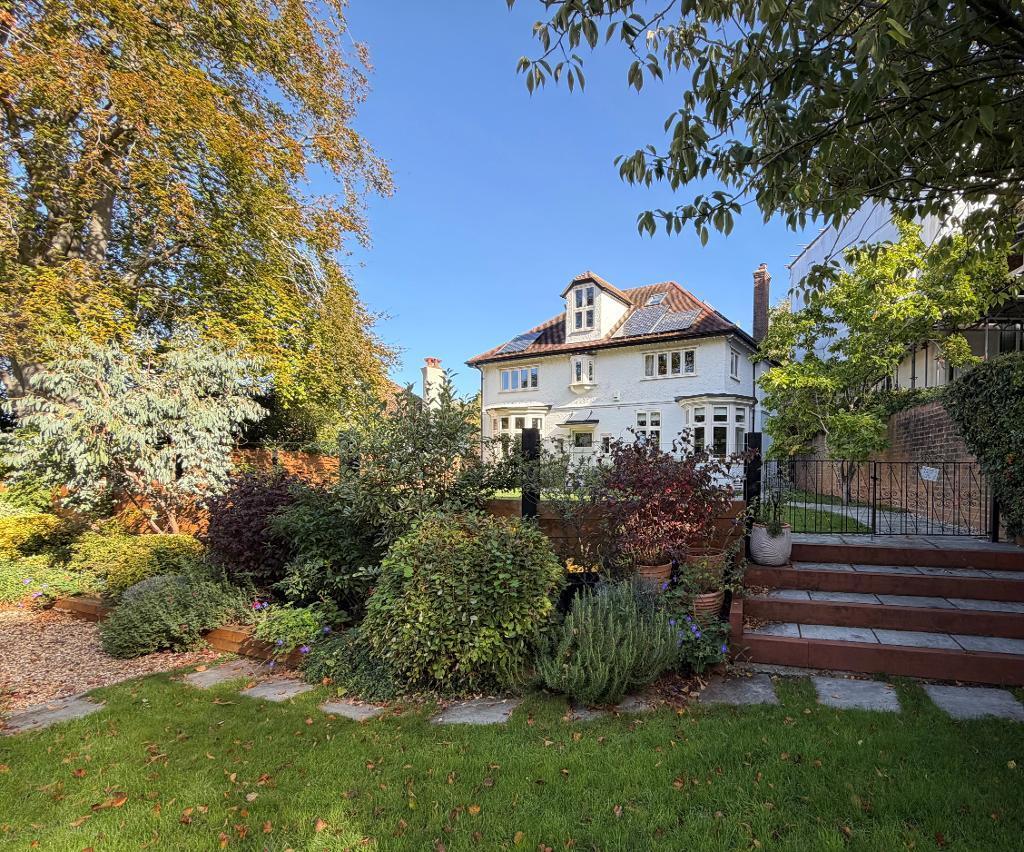 4-bed detached on Westhall Road, Warlingham, Surrey, CR6 9BJ, £1,400,000