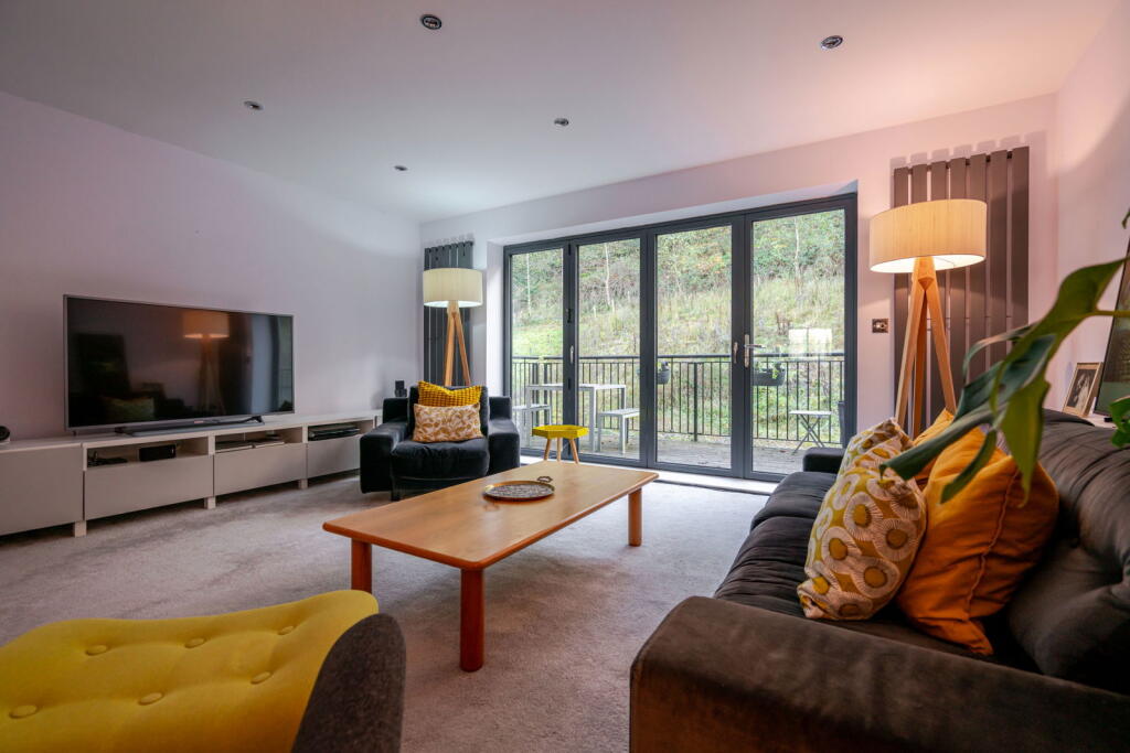 5 Vale Court, Ripponden HX6 4HS photo 2