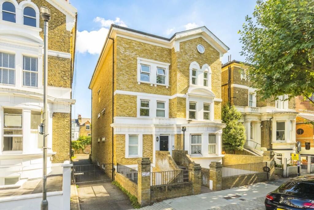 2-bed flat on Altenburg Gardens, Battersea, £575,000