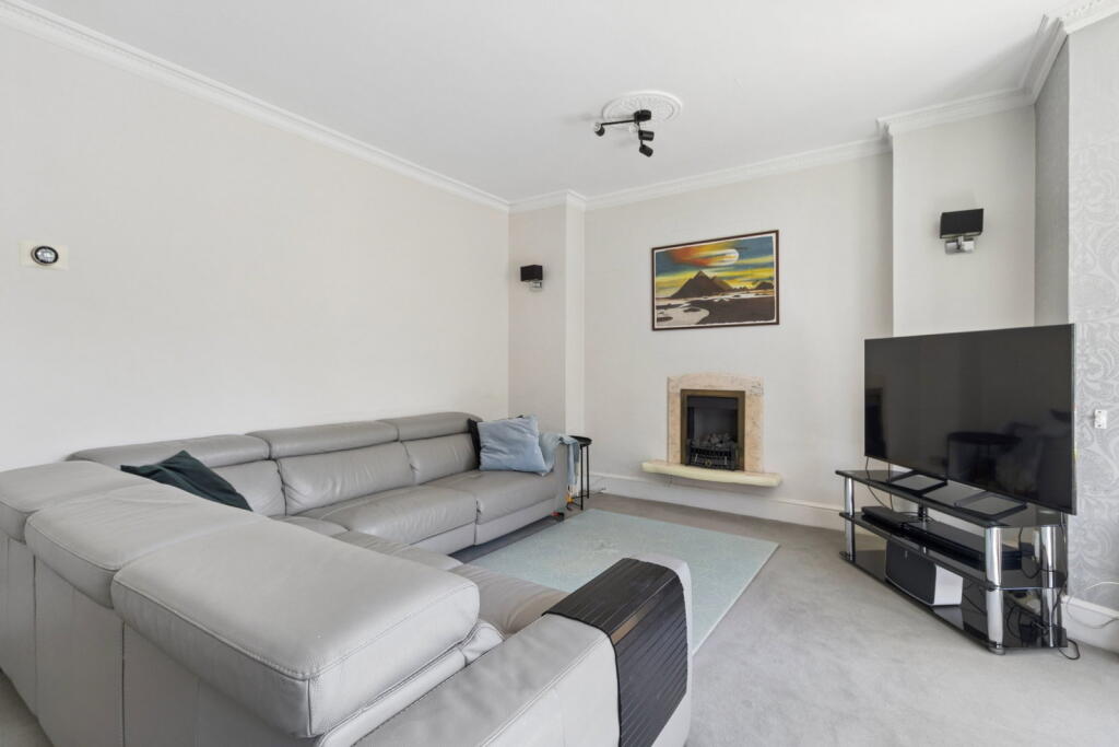 Apartment in Harrow - View 3