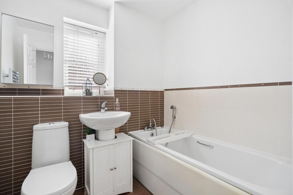 House in Hemel Hempstead, Little Chalfont - More