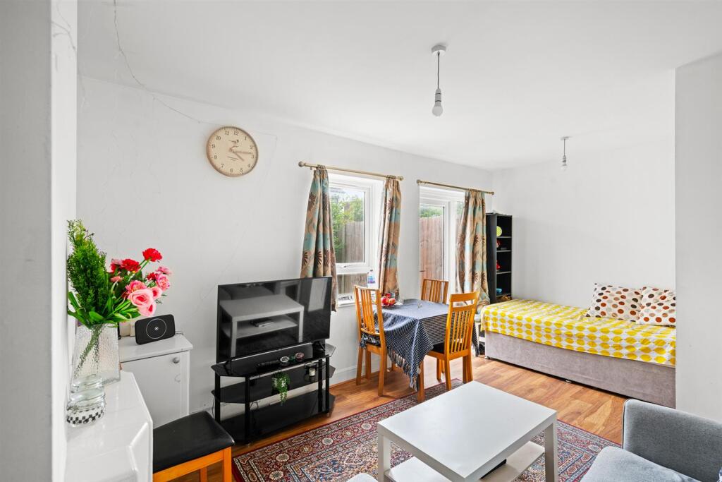 House in London - View 2