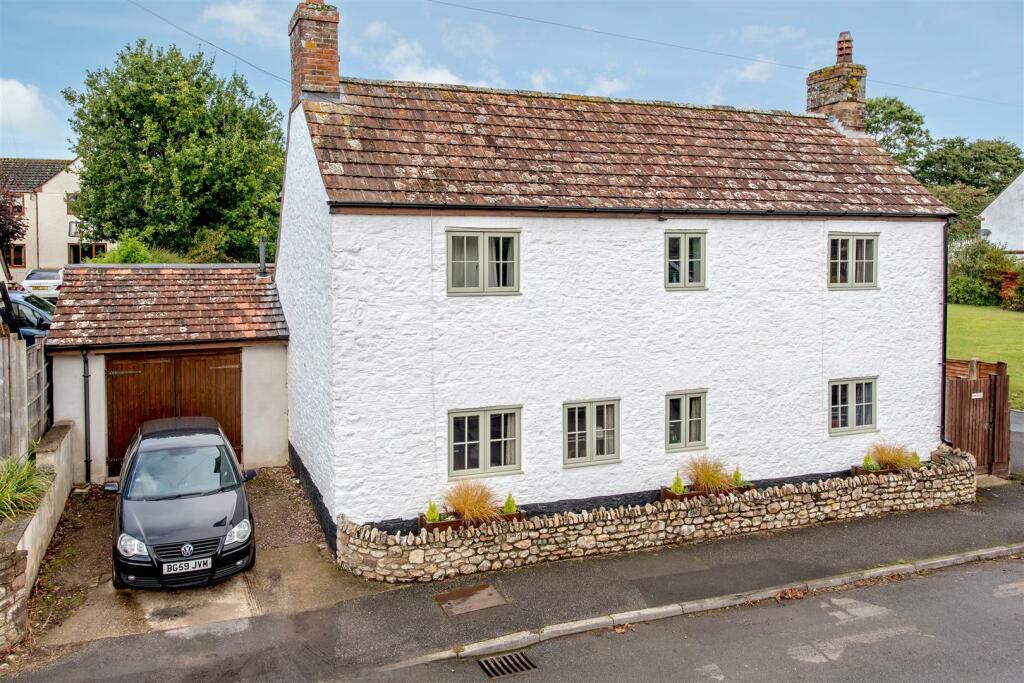 5-bed detached on Staplehay, Trull, Taunton, £585,000