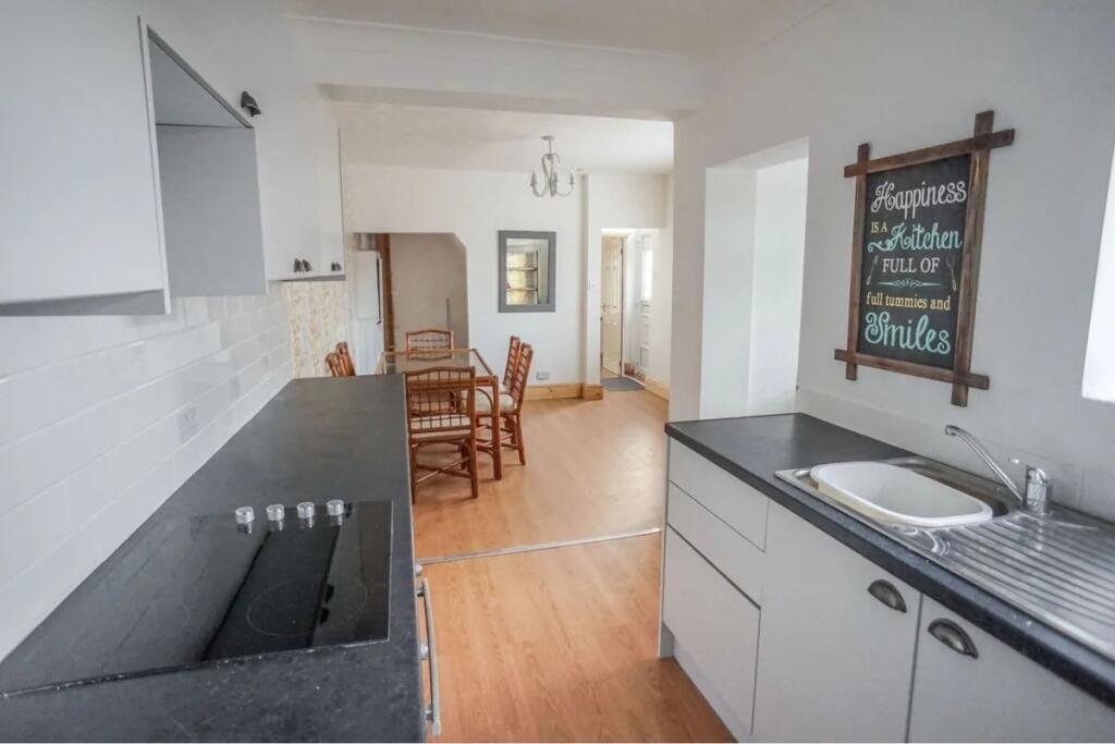 House in Lincoln - View 5