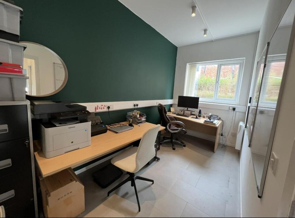 Main image of property: 208 Broadway, Didcot, OX11