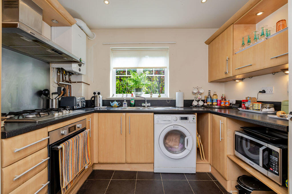House in Croydon - View 3