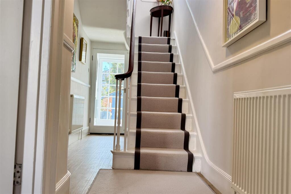 House in Gloucester - View 5
