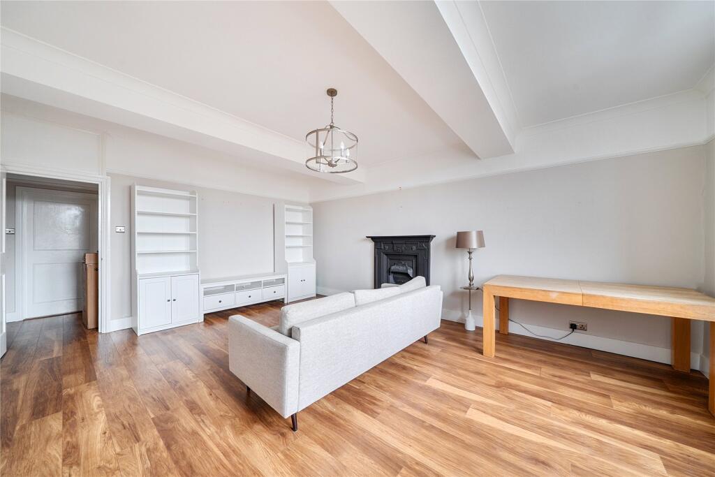 St. Andrews Square, Surbiton, KT6 photo 3