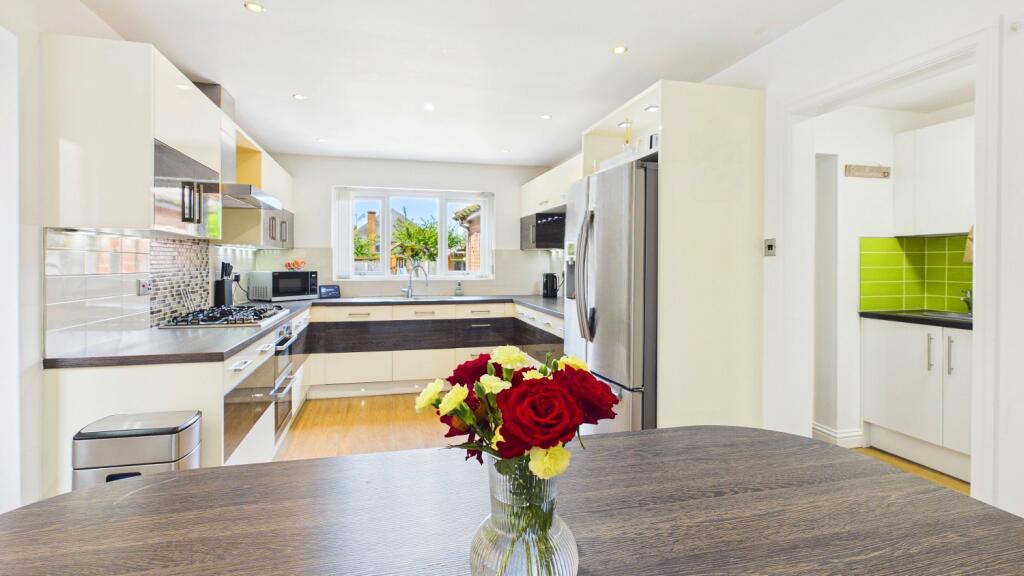 House in Doncaster - View 4