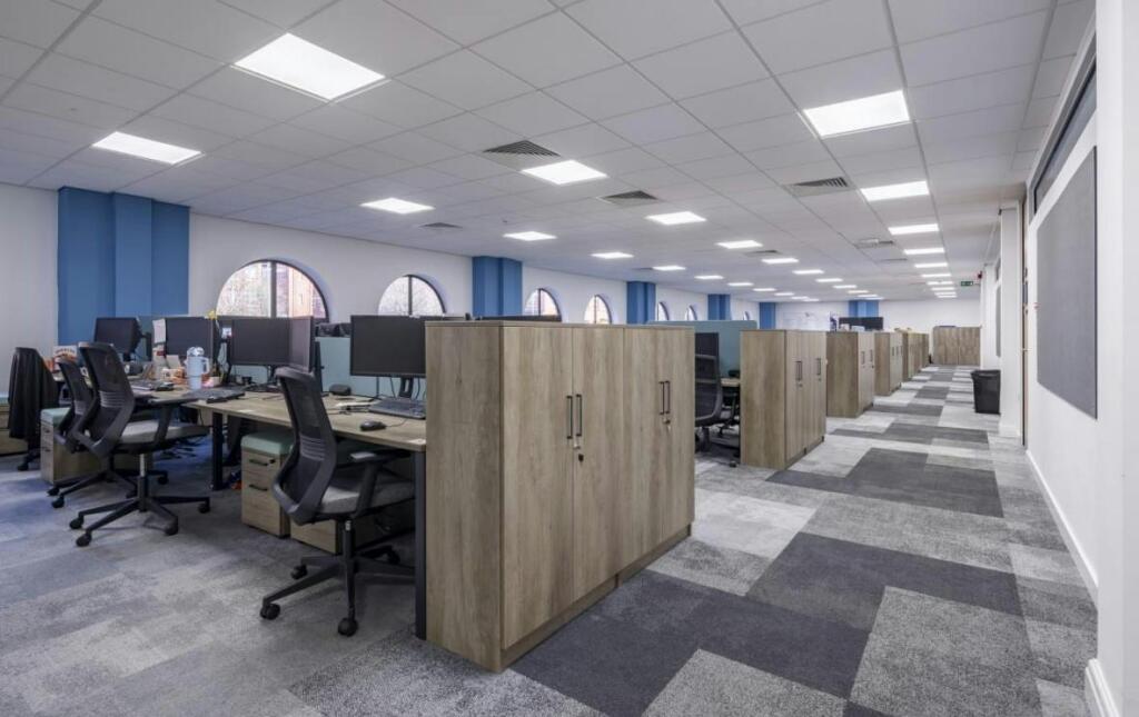 Open Plan Desks .jpg