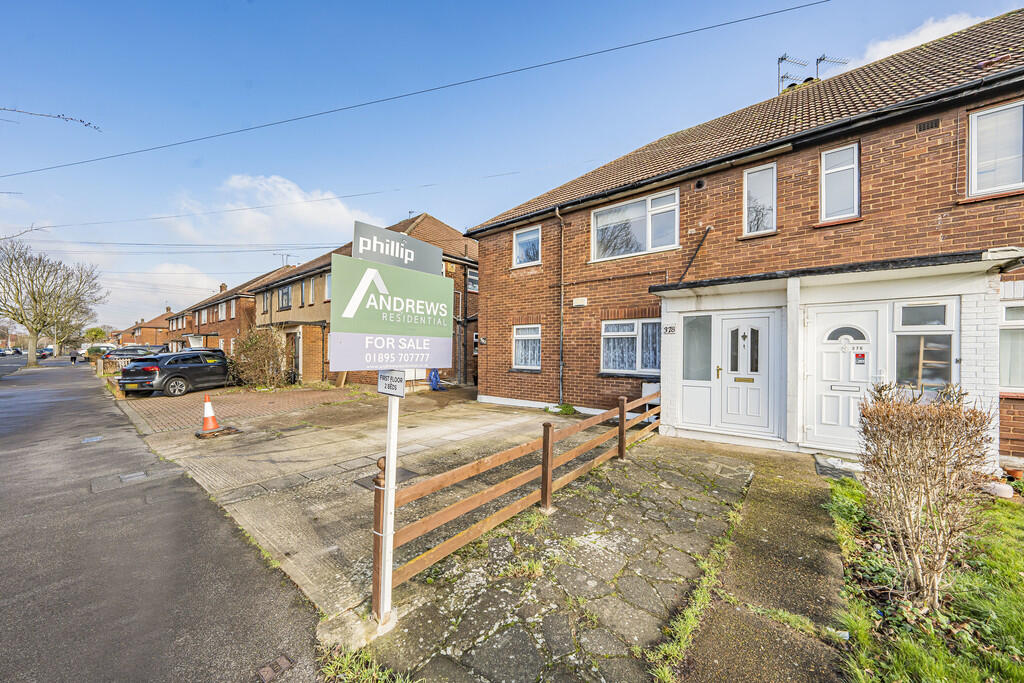2-bed maisonette on Lansbury Drive, Hayes, £325,000