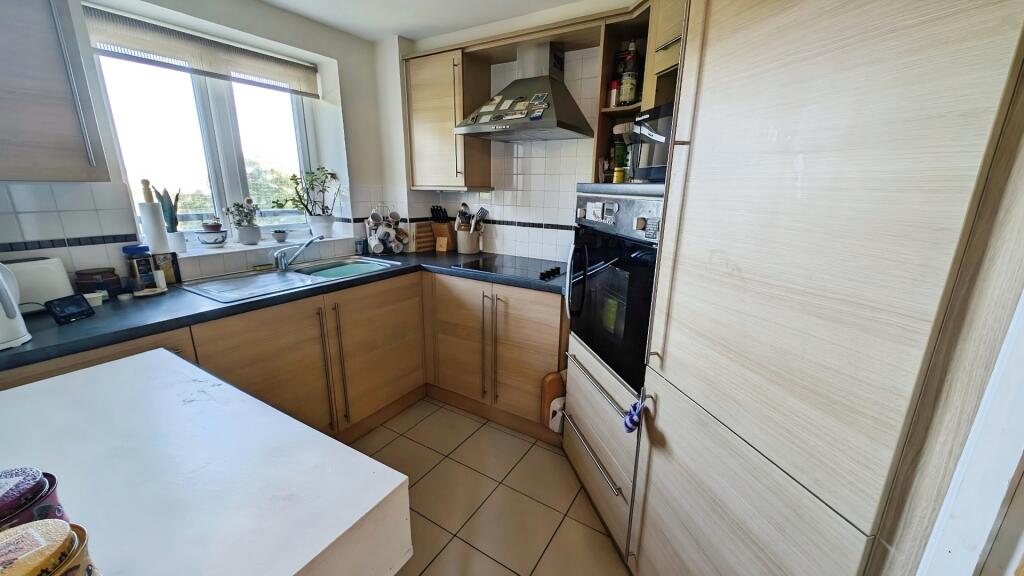 Blue Cedar Close, Yate, Bristol photo 3