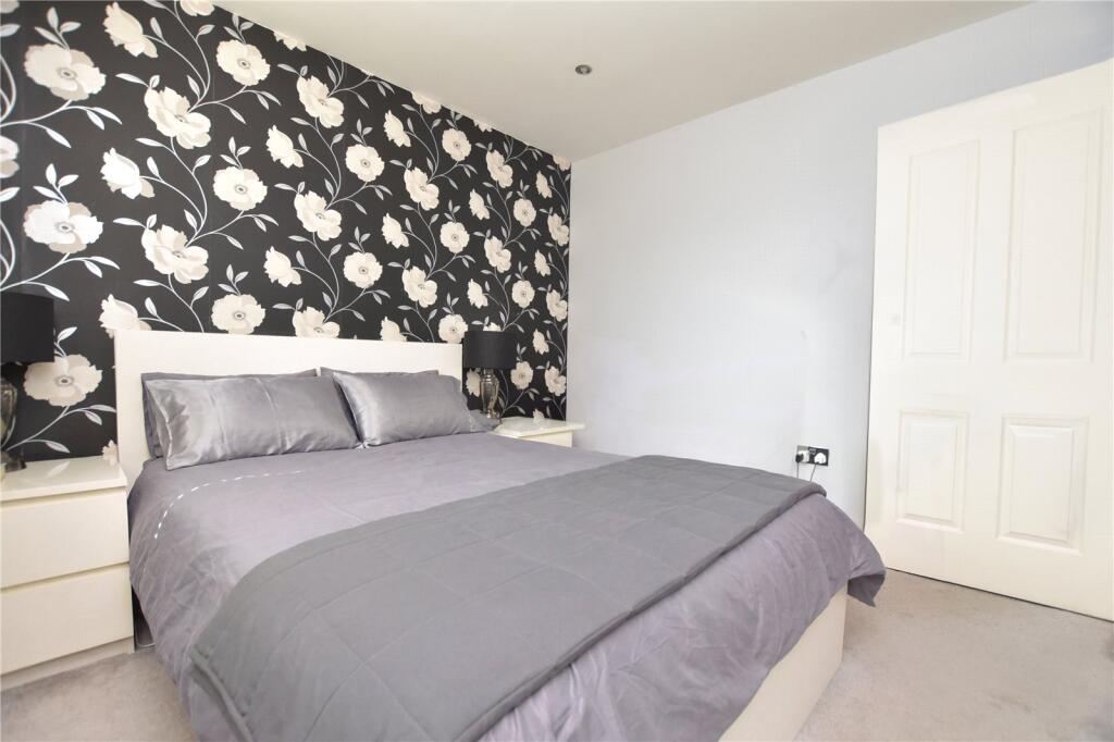 Apartment in Leeds, Upper Green, Morley - More