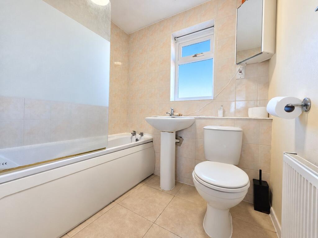 Apartment in Southend-on-Sea - View 4