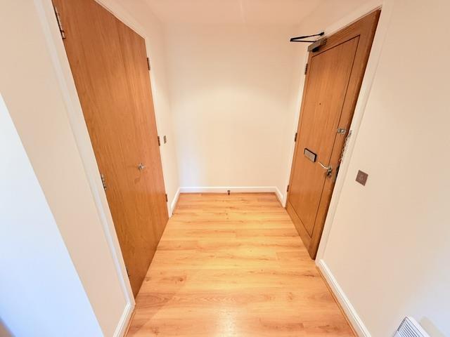 Apartment in Sutton Coldfield, Maney - More