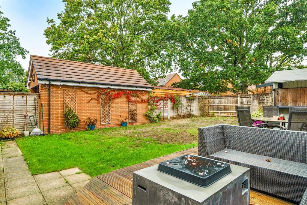 House in Sandhurst, Little Sandhurst - View 4