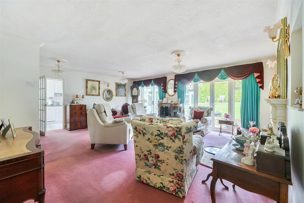 Hurst  road, Twyford, Berkshire, RG10 photo 4