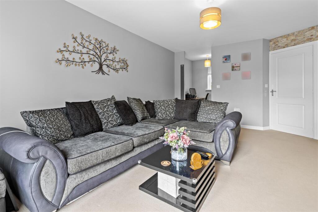 House in Wealden, Hailsham - More