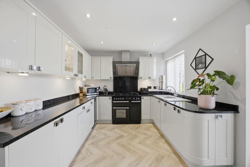 Glenborough Avenue, Bacup, OL13 - More